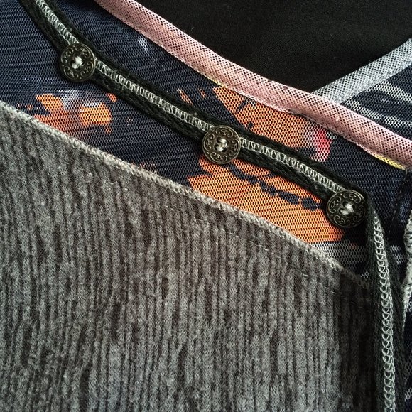 Dolcezza Womens Top Pullover Large Multicolor Assymmetrical Hem Long Sleeve - Picture 4 of 6